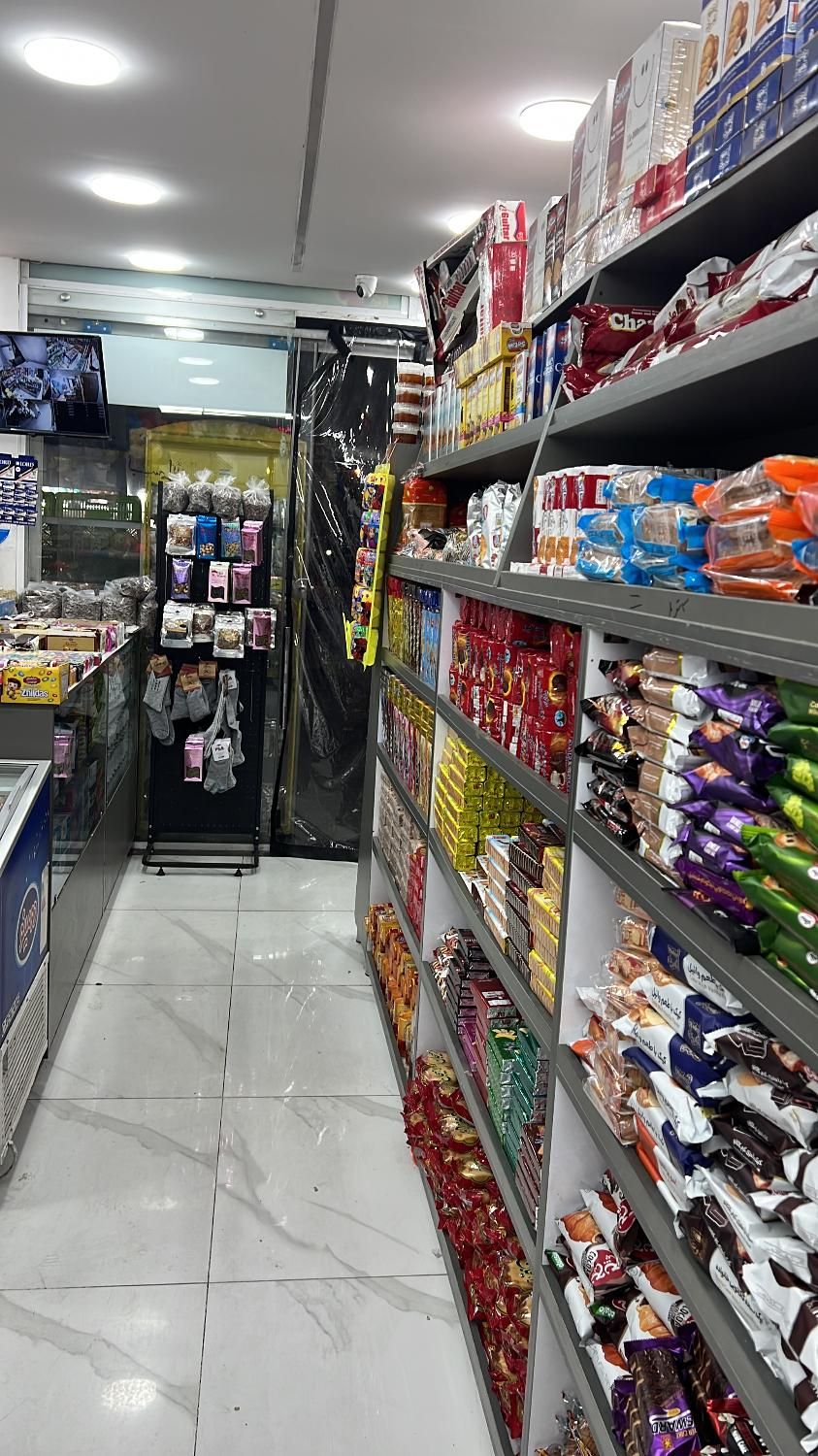 فروشنده ‌وکارگرساده جهت کاردر سوپر مارکت|استخدام خدمات فروشگاه و رستوران|تهران, گمرک|دیوار