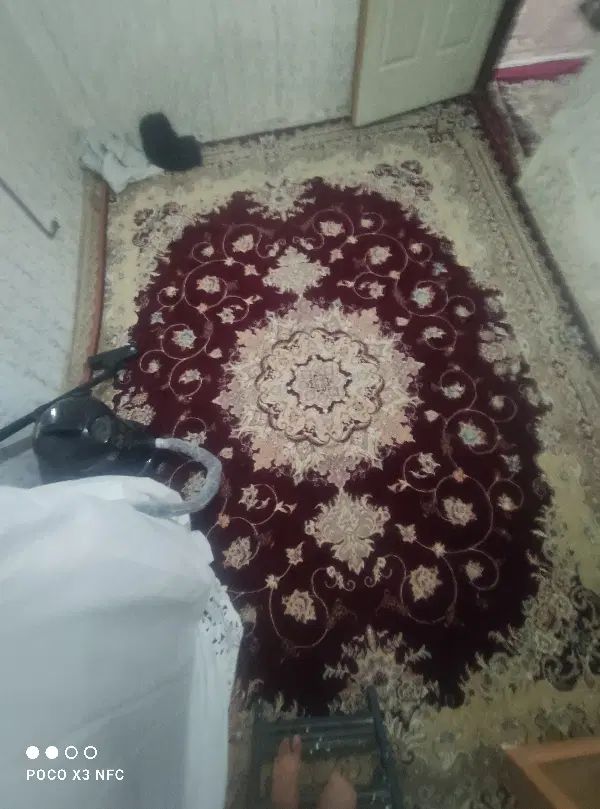 یک جوف قالی نو رنگ زرشکی لتفا خریدار تماس بگیره|فرش|مشهد, ده دی|دیوار