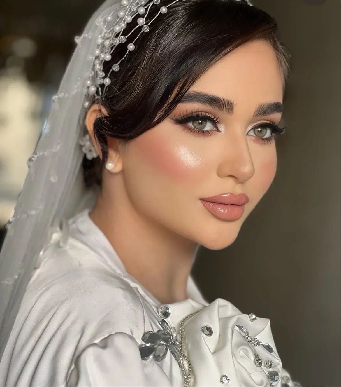 تخفیف ویژه خدمات تخصصی عروس ونامزدی ومیکاپ شنیون|خدمات آرایشگری و زیبایی|شهریار, شهریار|دیوار