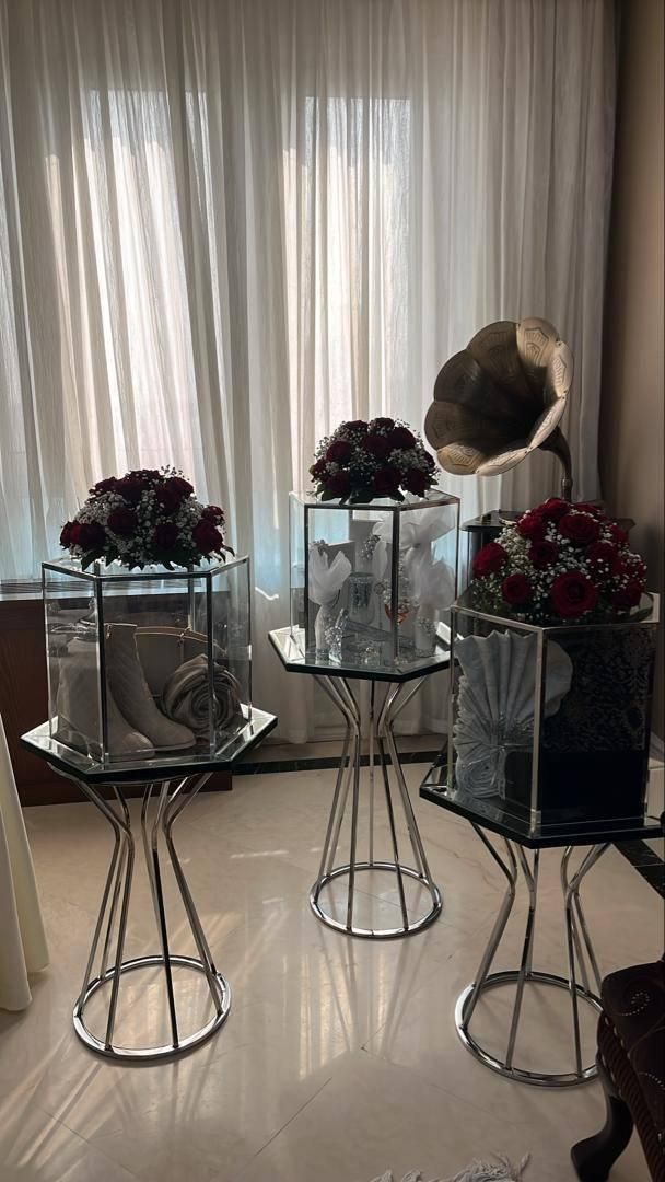 باکس شیشه ای بله برون به همراه میز|صنایع دستی و سایر لوازم تزئینی|تهران, زعفرانیه|دیوار