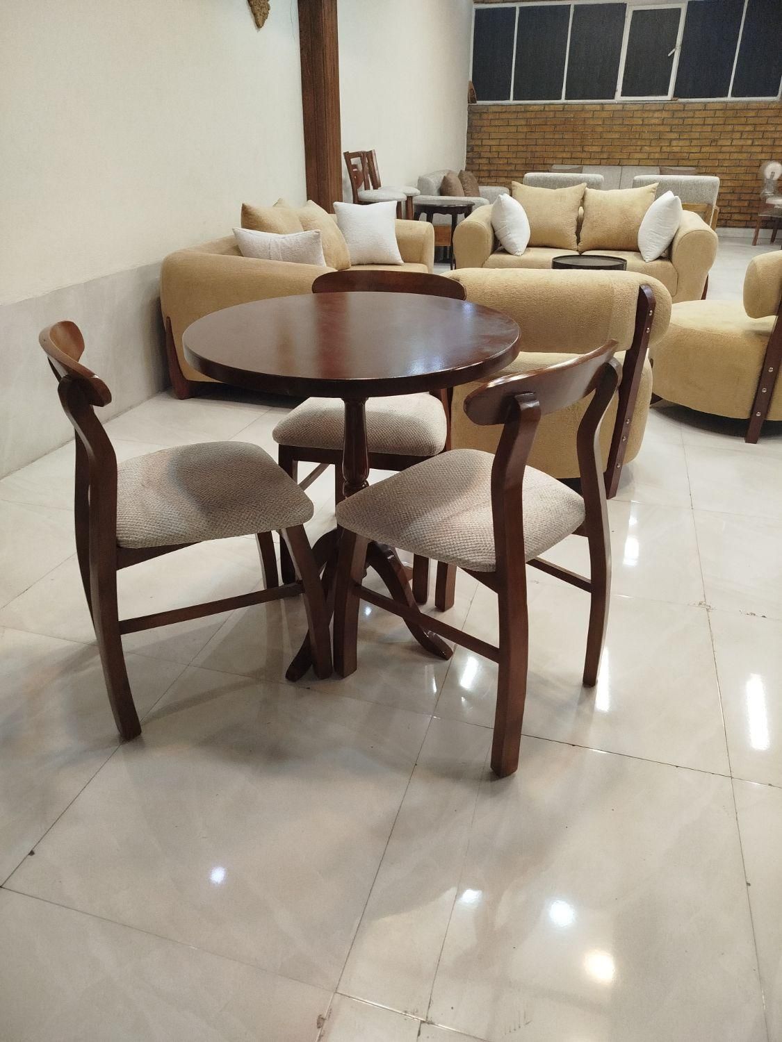 میز نهار خوری گلدانی و صندلی کایا|میز و صندلی غذاخوری|بومهن, |دیوار