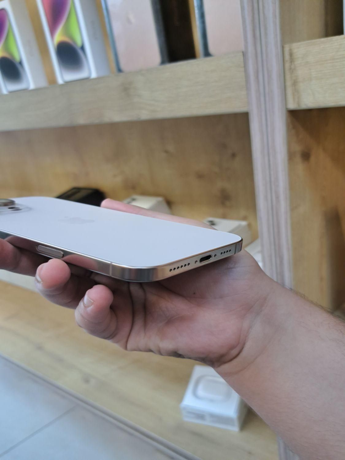 اپل iPhone 16 Pro Max با حافظهٔ ۲۵۶ گیگابایت|موبایل|اصفهان, احمدآباد|دیوار