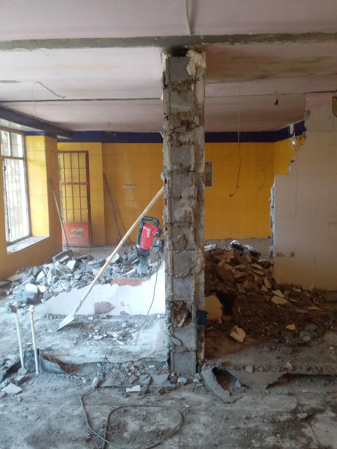 تخریب تعمیرات بنای سیمان کاری حتی ۱ ساعته|خدمات پیشه و مهارت|سنندج, |دیوار