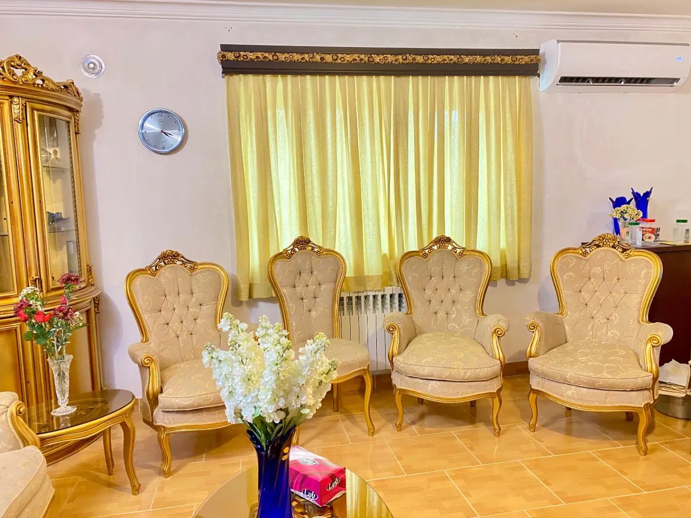 مبلمان سلطنتی  شیک ۱۱ نفره با جلومبلی و عسلی|مبلمان خانگی و میز عسلی|رشت, گلسار|دیوار