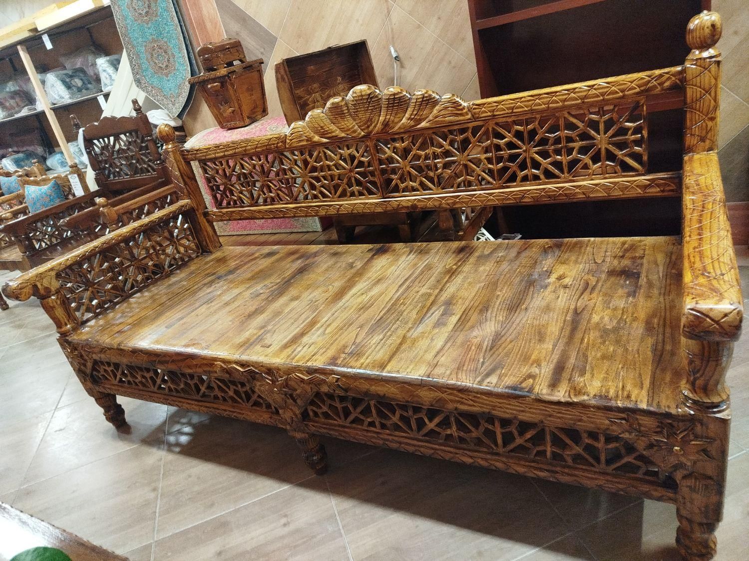 تخت سنتی چوب روس طرح شمسه و خورشید|مبلمان خانگی و میز عسلی|تهران, تهران‌ویلا|دیوار