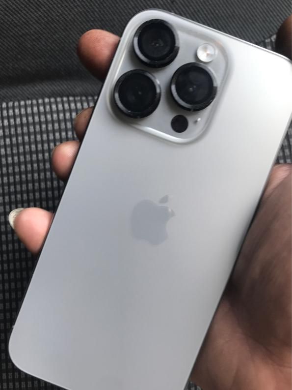 اپل iPhone 15 Pro با حافظهٔ ۱۲۸ گیگابایت|موبایل|کرج, مهرویلا جنوبی|دیوار