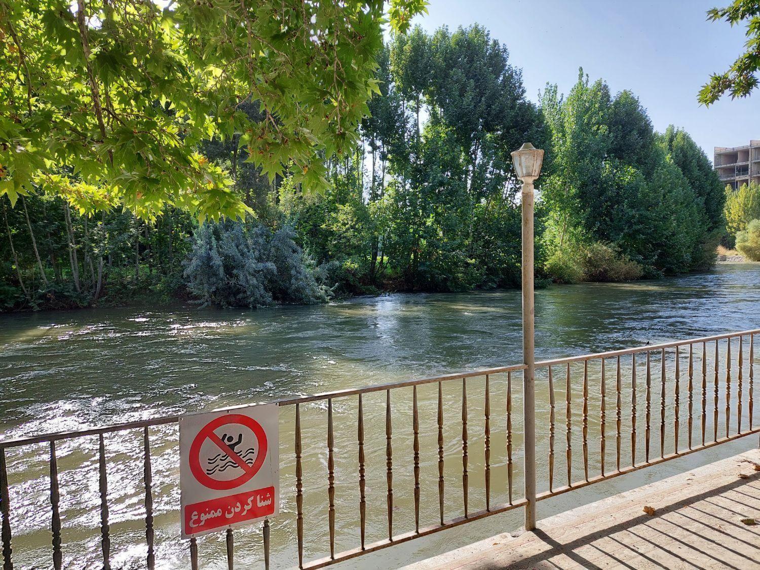 اجاره ویلا لب آب باغبهادران باغبادران باغ بهادران|اجارهٔ کوتاه‌مدت ویلا و باغ|لنجان, |دیوار