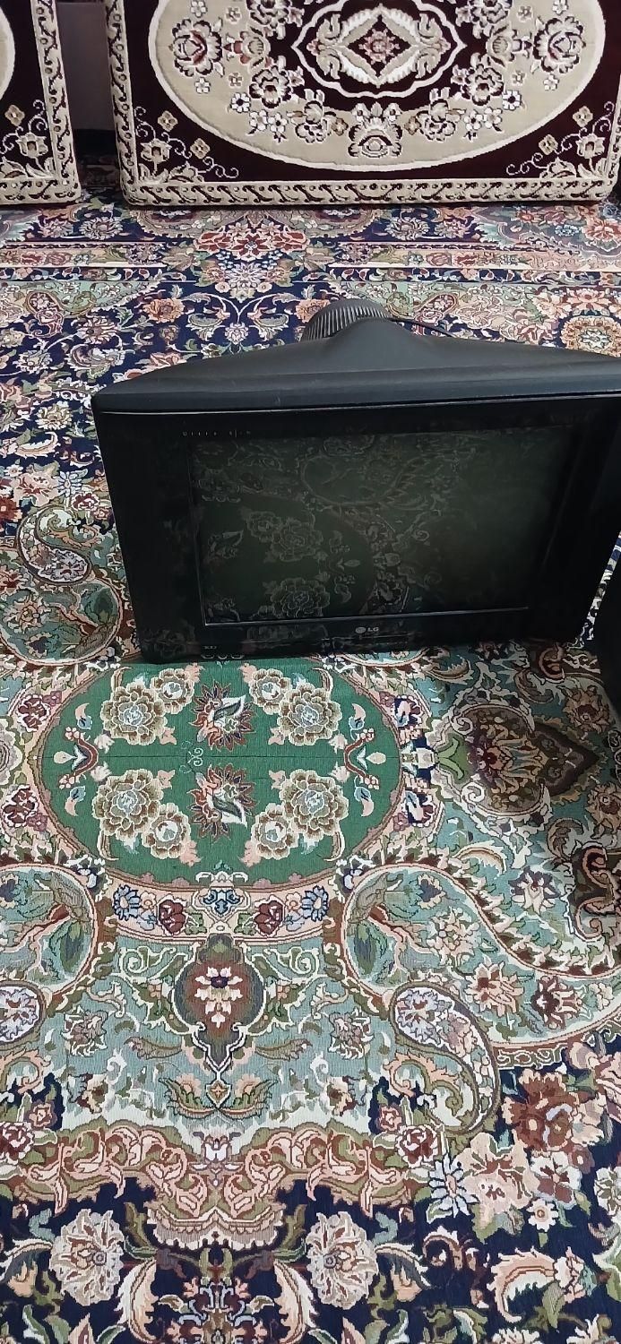 تلویزیون کوچیک موجوده بزرگی فروخته شده|تلویزیون و پروژکتور|کهنوج, |دیوار