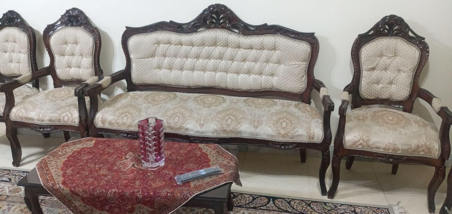 مبل ۹نفره کار کرده با یک میز بزرگ|مبلمان خانگی و میز عسلی|اصفهان, صائب|دیوار