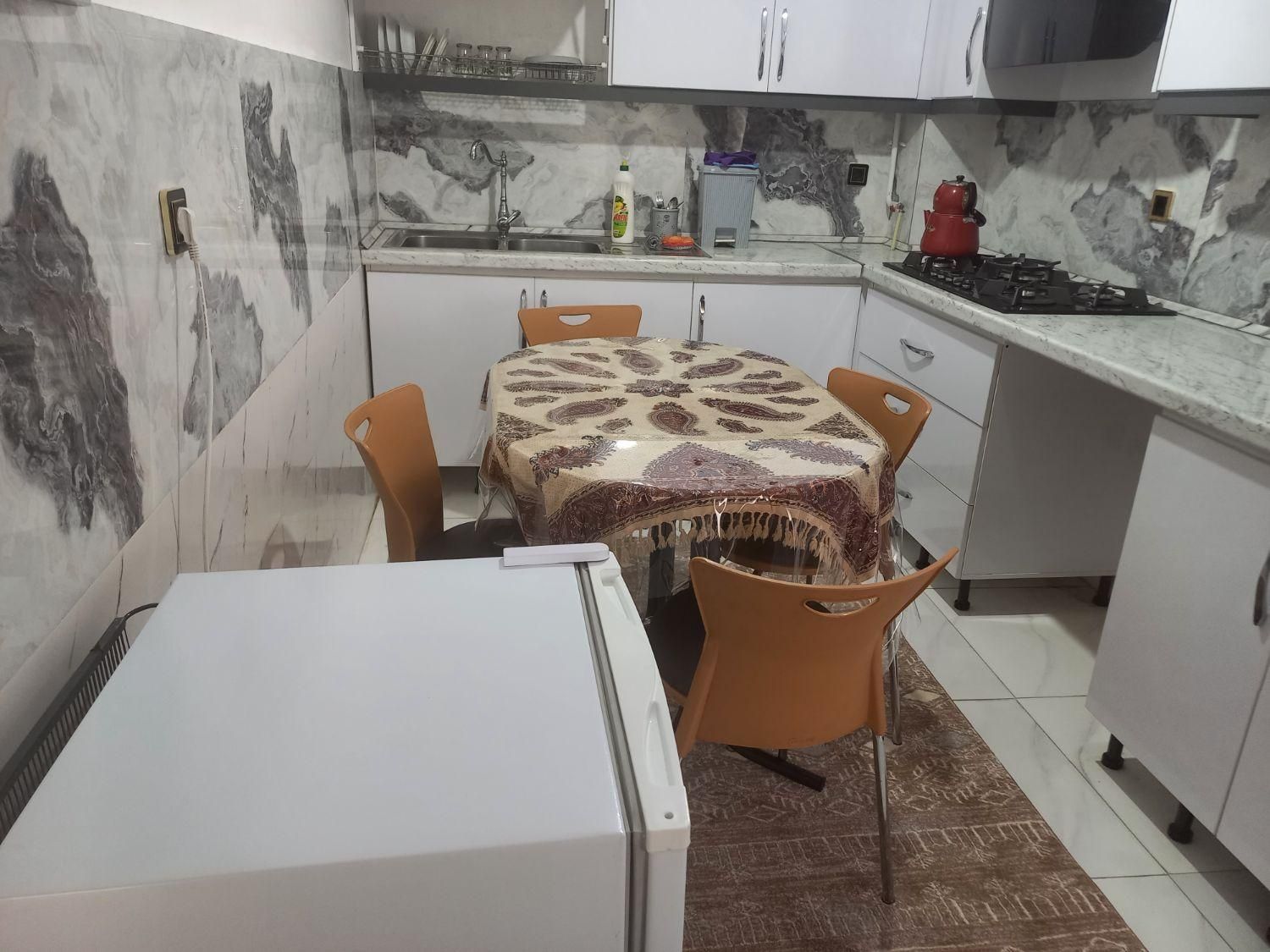 آپارتمان 70متری با کولر وپارکینگ شخصی|اجارهٔ کوتاهمدت آپارتمان و سوئیت|لاهیجان, شهرک سلمان فارسی|دیوار