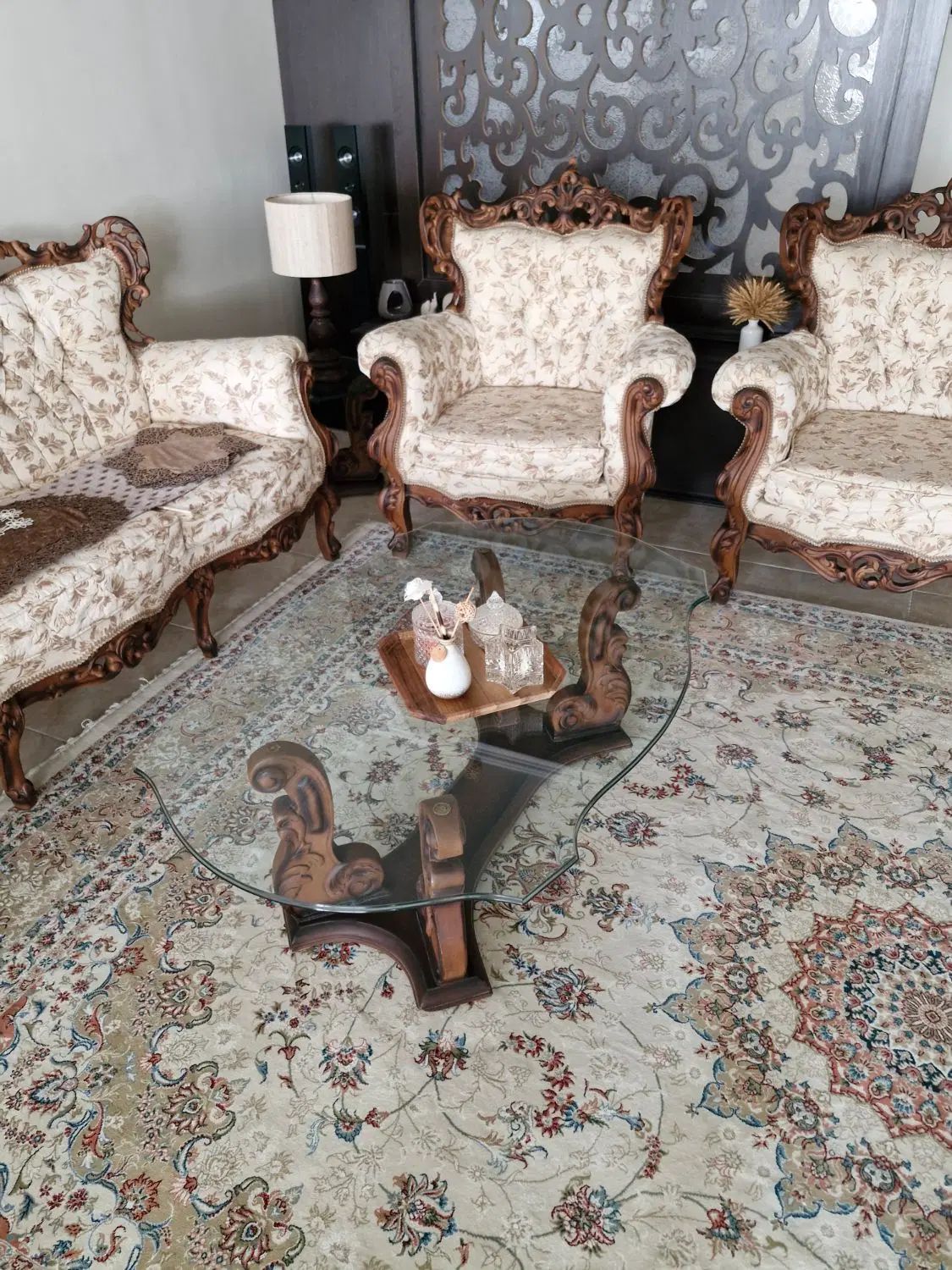 مبلمان کلاسیک ۹ نفره ، فروش بعلت مهاجرت|مبلمان خانگی و میز عسلی|تهران, بهاران|دیوار