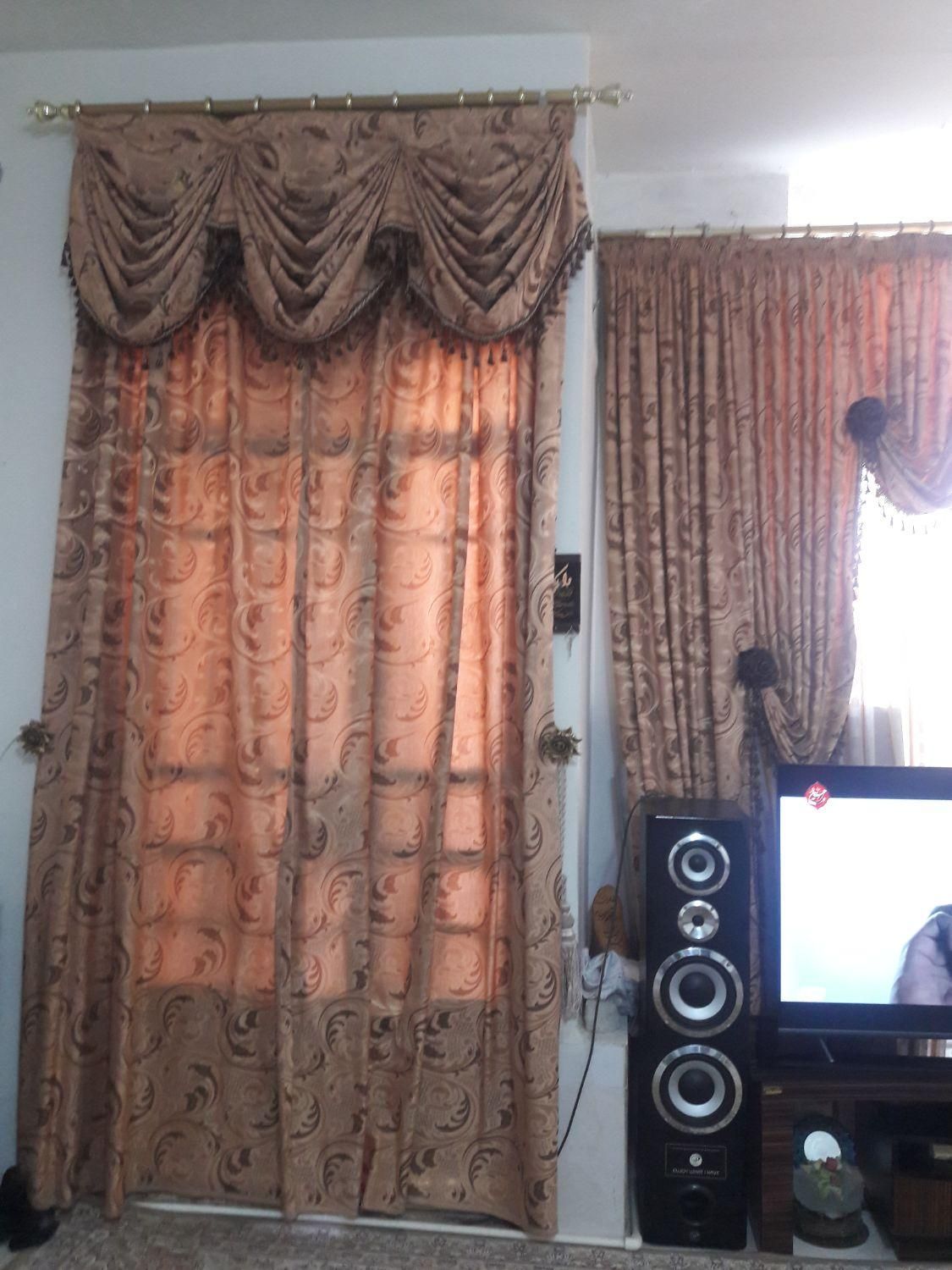 مبل پردهها و جفت لوستر ساعت میز تلوزیون و باندها|مبلمان خانگی و میز عسلی|تربتحیدریه, آغوی|دیوار