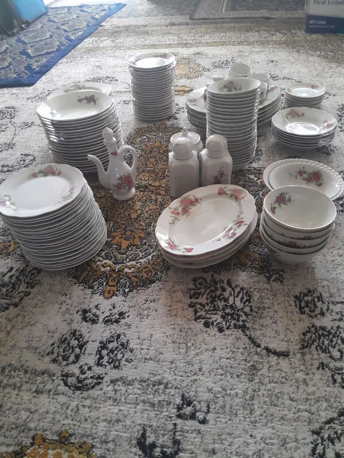 چینی گل سرخ|ظروف سرو و پذیرایی|اصفهان, عاشق‌آباد|دیوار