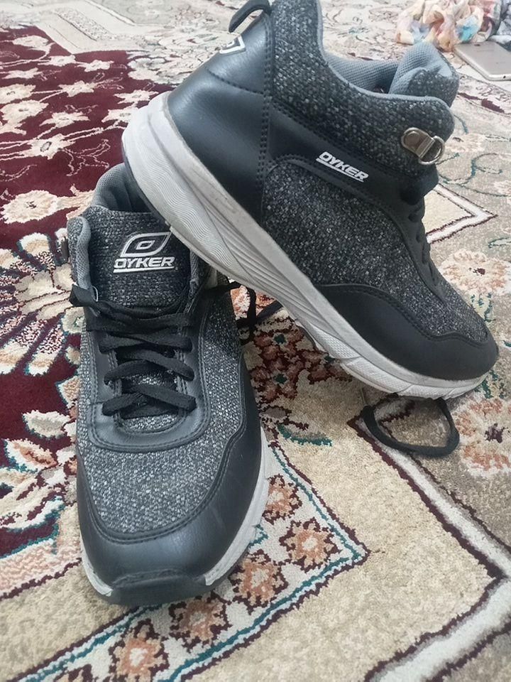 کفش|کیف، کفش، کمربند|مسجد سلیمان, |دیوار