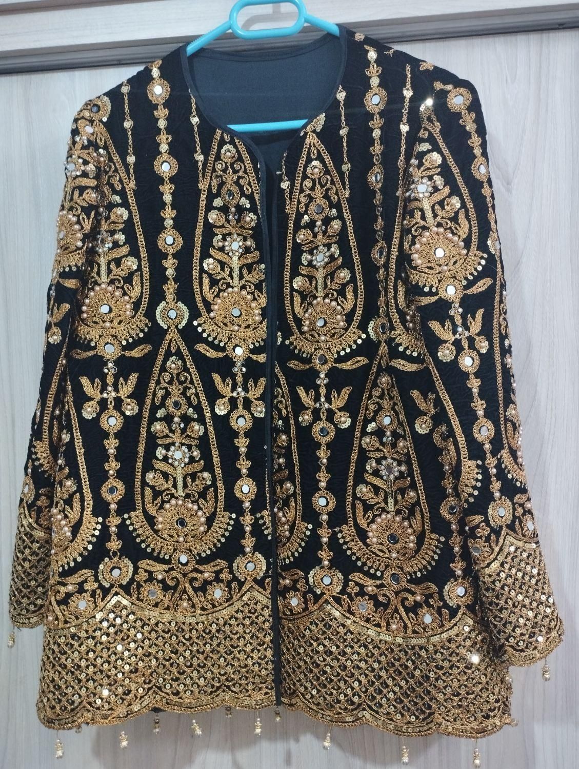 کت مجلسی|لباس|اصفهان, بهارستان|دیوار