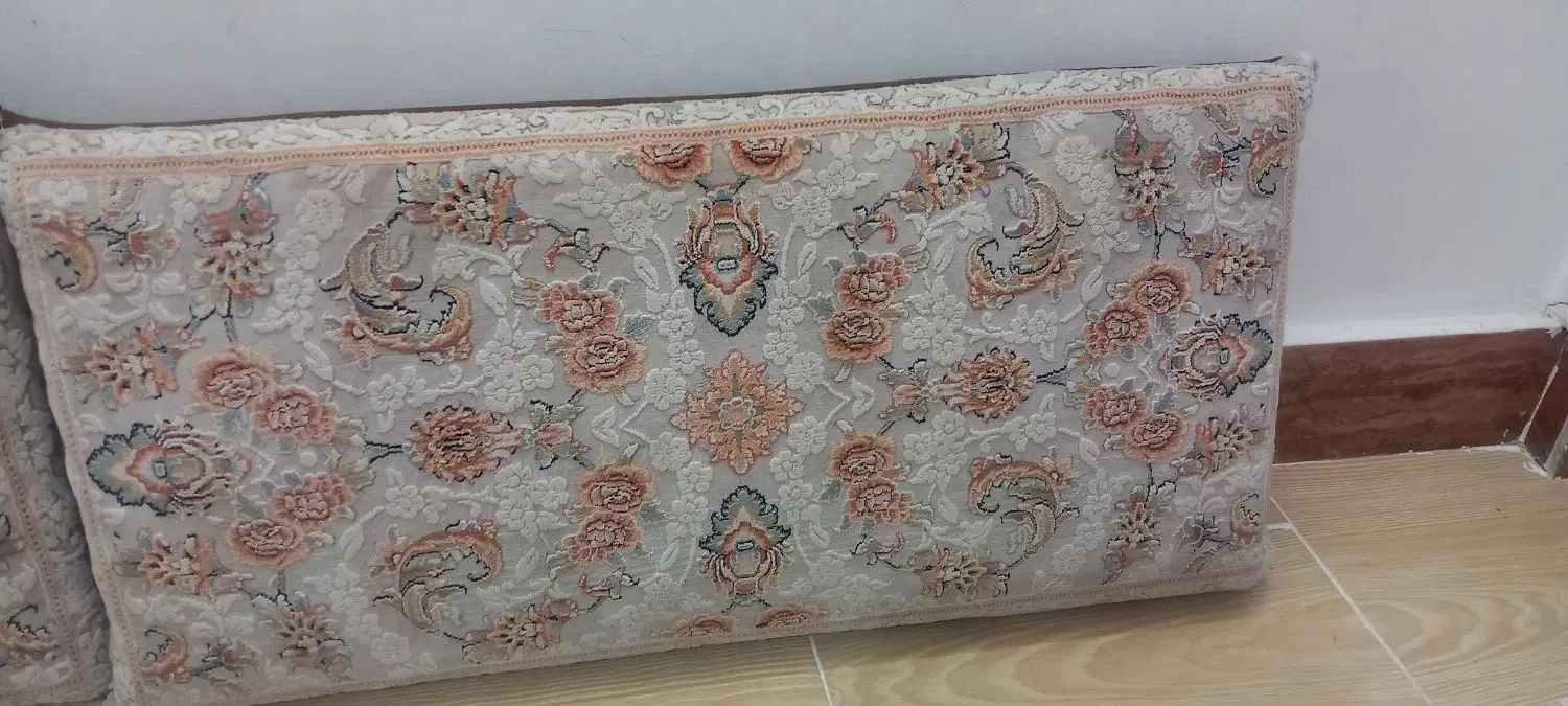یک جفت پشتی گل برجسته طرح افشان|پشتی|مشهد, طبرسی شمالی|دیوار