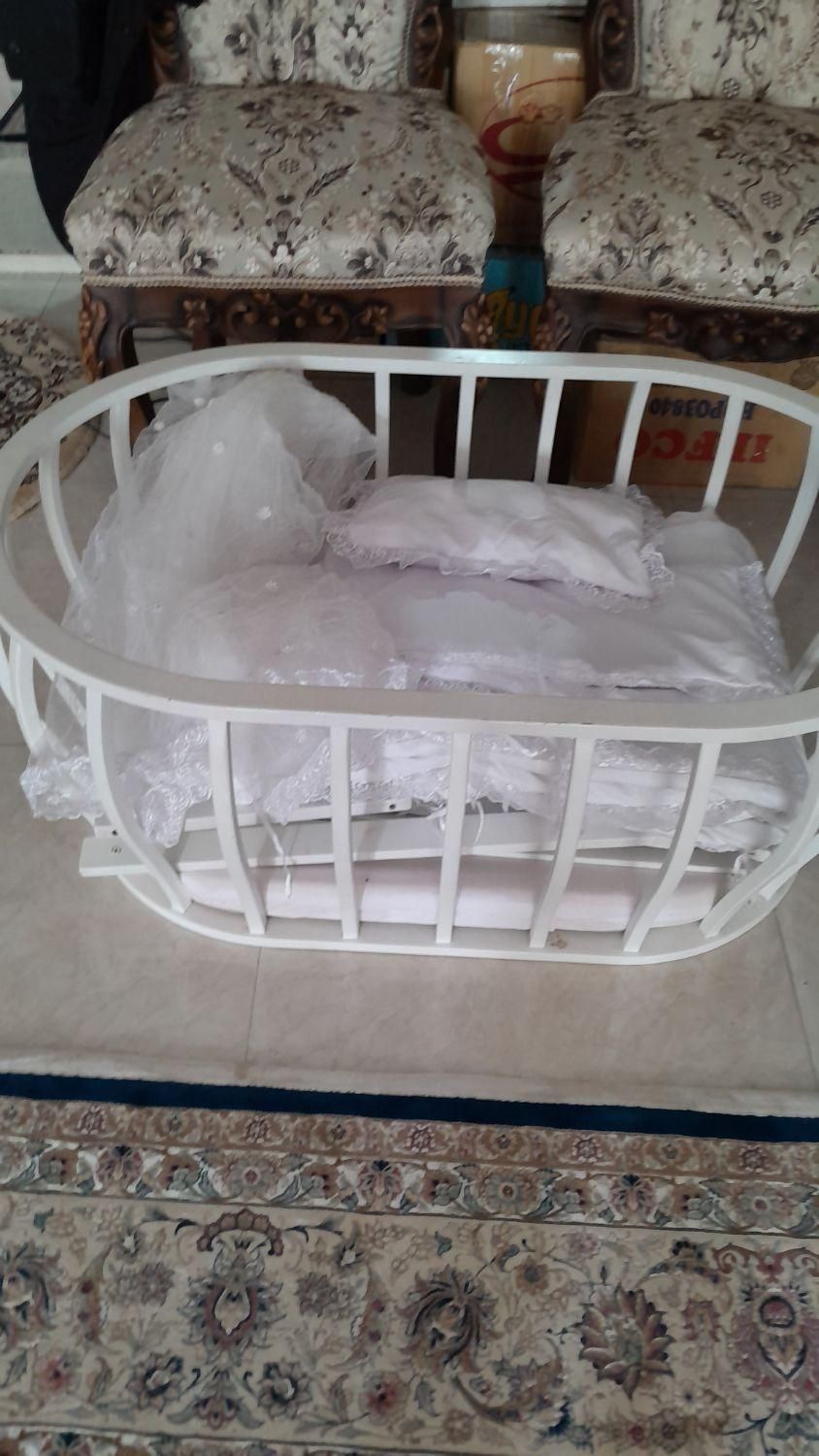 تخت کنار تخت مادر نو|تخت و صندلی بچه|مشکین‌دشت, |دیوار