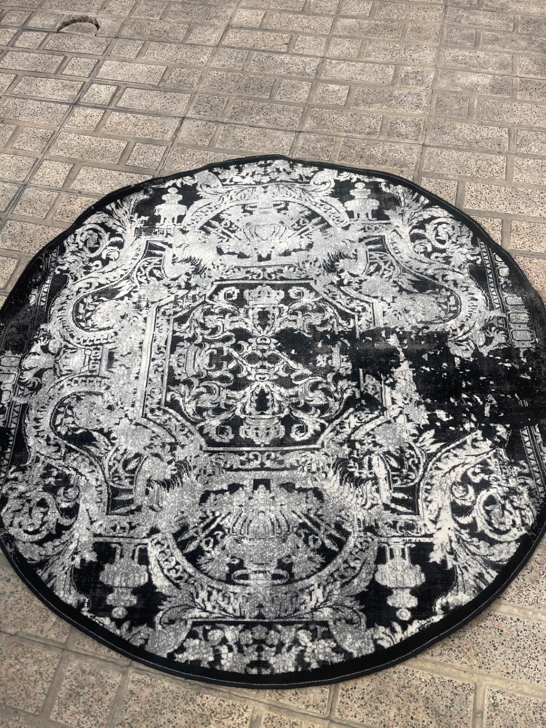 فرش های گرد یک نیم در یک نیم|فرش|ری, شهید غیوری (ابن باویه)|دیوار