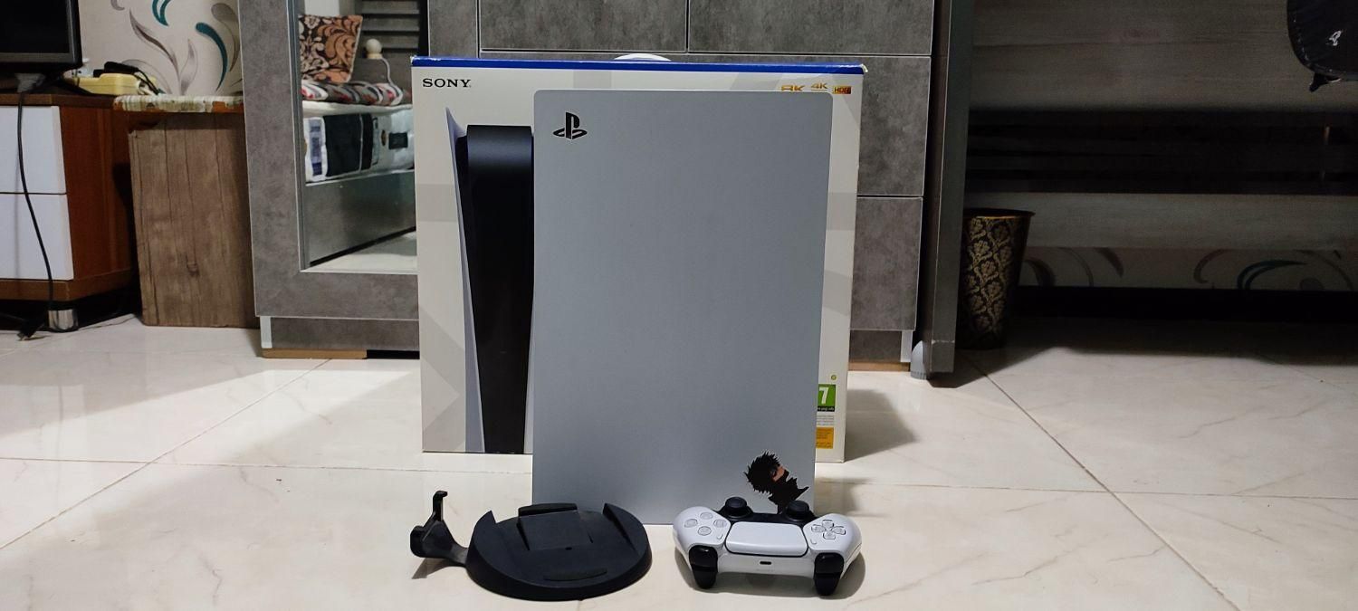 ps5فت دیسک خور به همراه پلاس یکساله پریمیوم و بازی|کنسول، بازی ویدئویی و آنلاین|شیراز, ریشمک|دیوار
