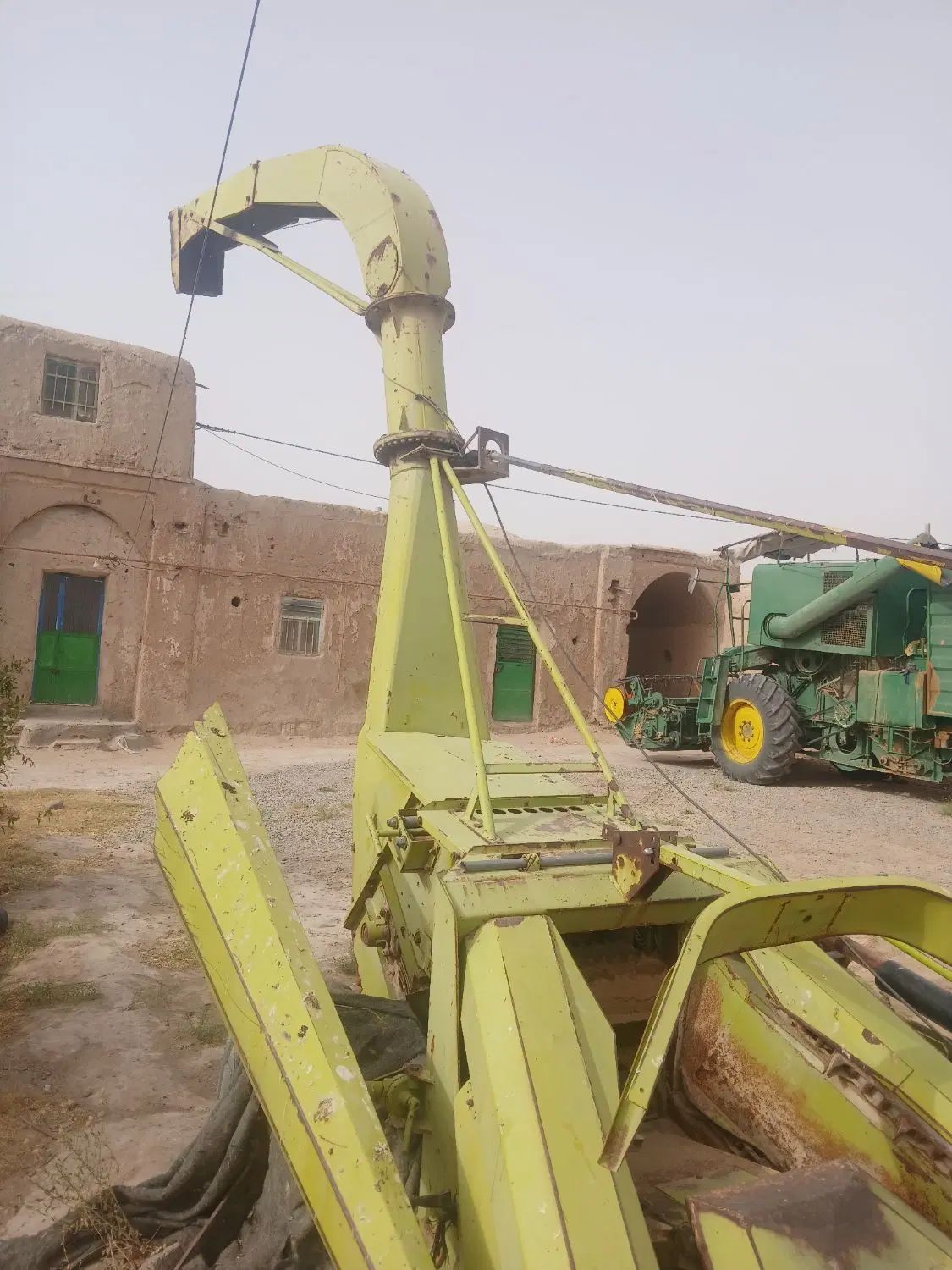 دستگاه چاپر ایتالیایی ذرت درو تراکتور|ماشین‌آلات صنعتی|مشهد, کارگران|دیوار