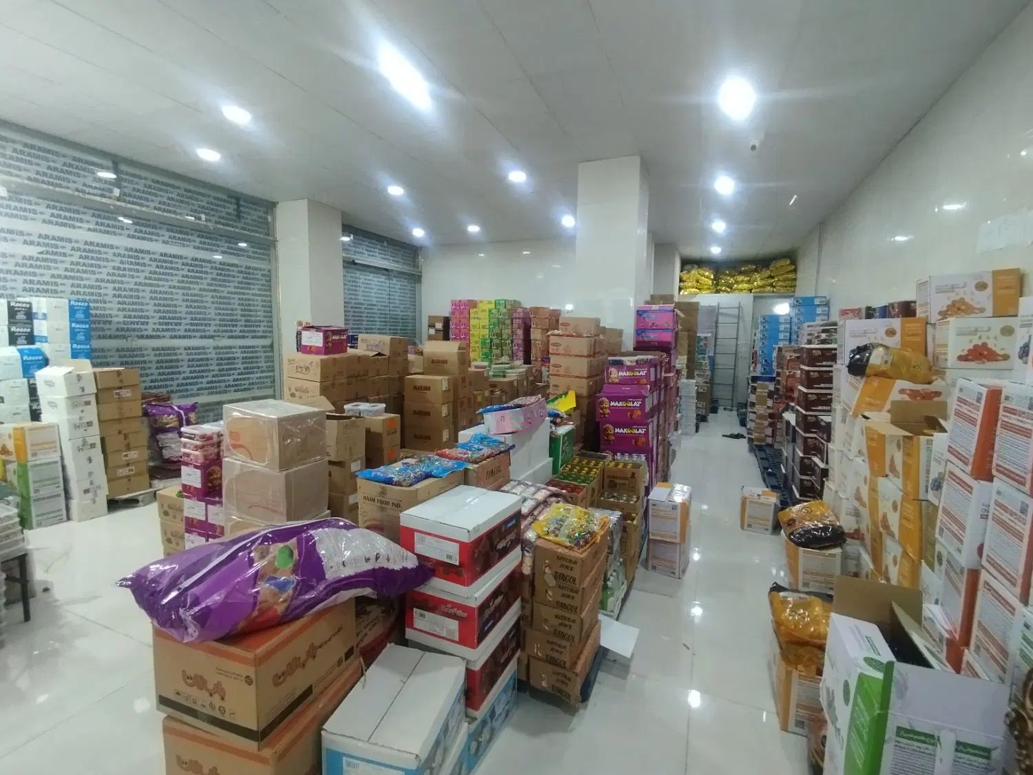 استخدام نیرو جوان جهت کار در انبار پخش تنقلات|استخدام خدمات فروشگاه و رستوران|شهریار, شهرک شاهد|دیوار