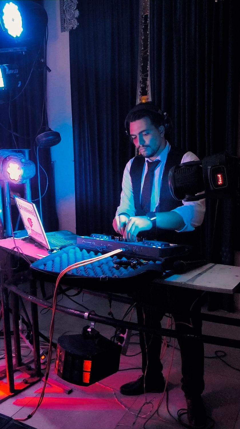 دیجی dj نور پردازی شومن مرد عقد عروسی و...|خدمات پذیرایی، مراسم|اصفهان, گلستان|دیوار