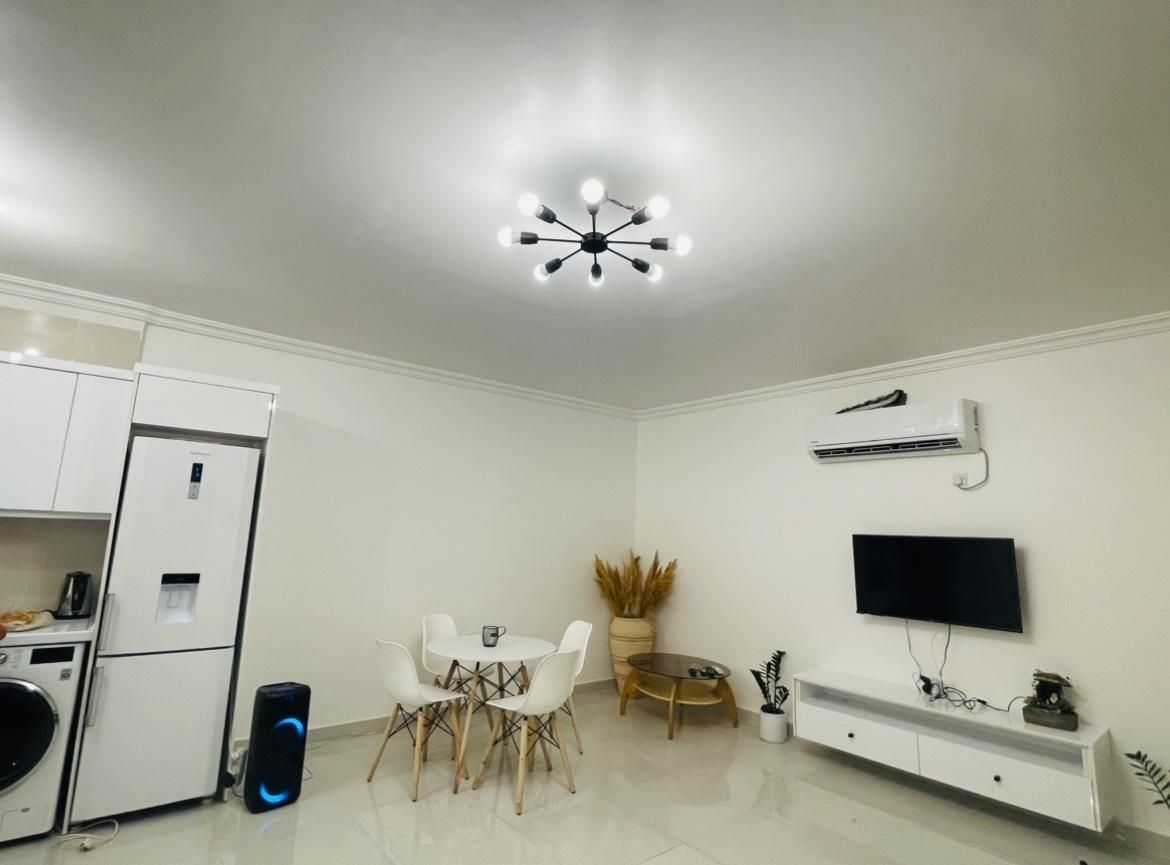 ویلاباغ لوکس با استخر و سوئیت مهمان نزدیک شهر|اجارهٔ کوتاه‌مدت ویلا و باغ|قشم, |دیوار