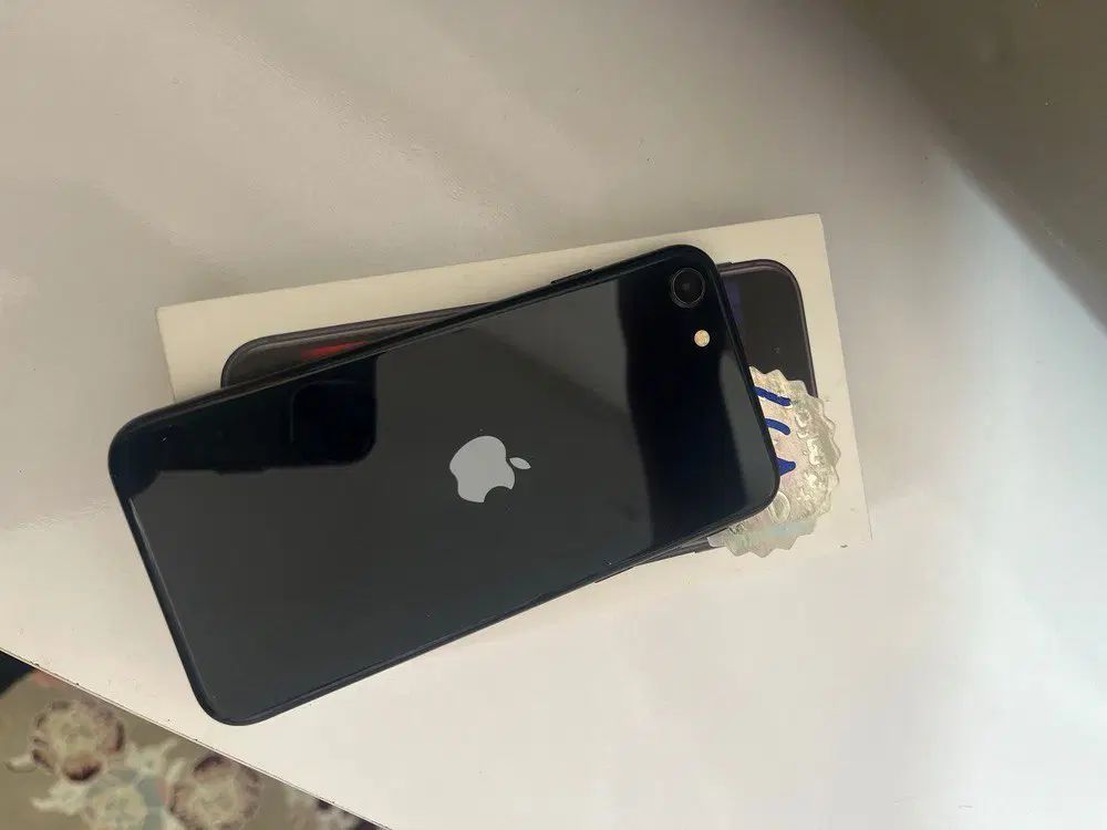 Iphone se 2022|موبایل|مشهد, نیزه|دیوار