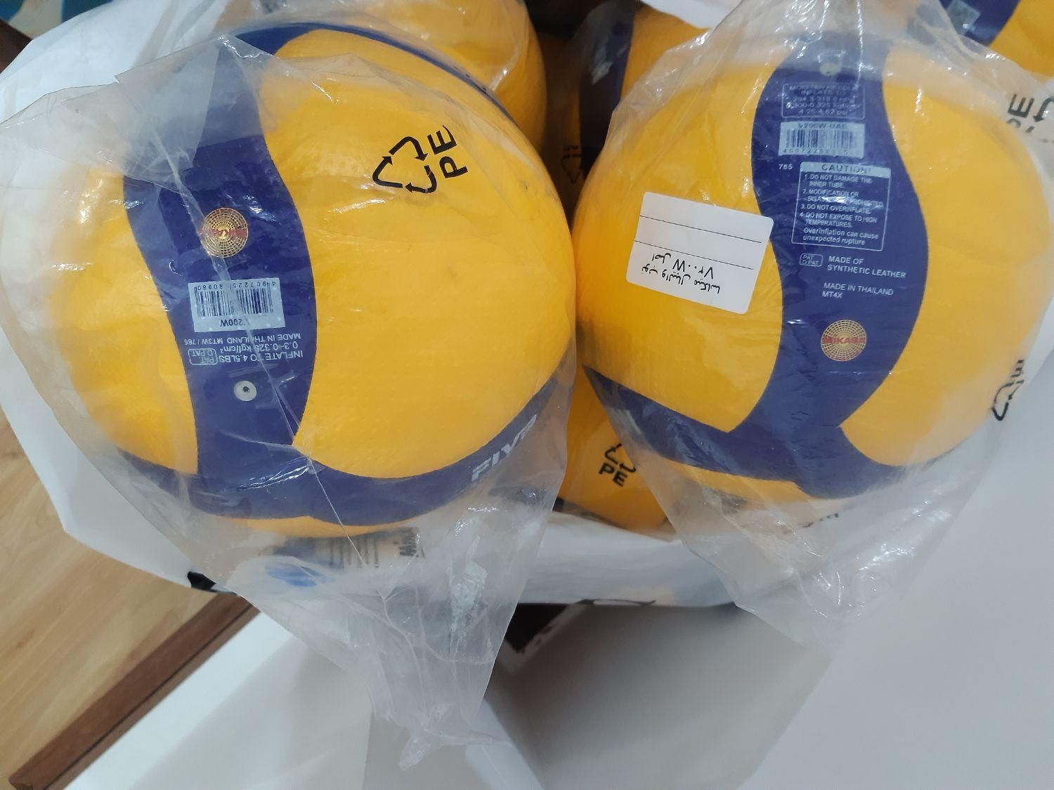 توپ والیبال mikasav200w،v300w ارجینال و حرفه ای|ورزش‌های توپی|تبریز, |دیوار