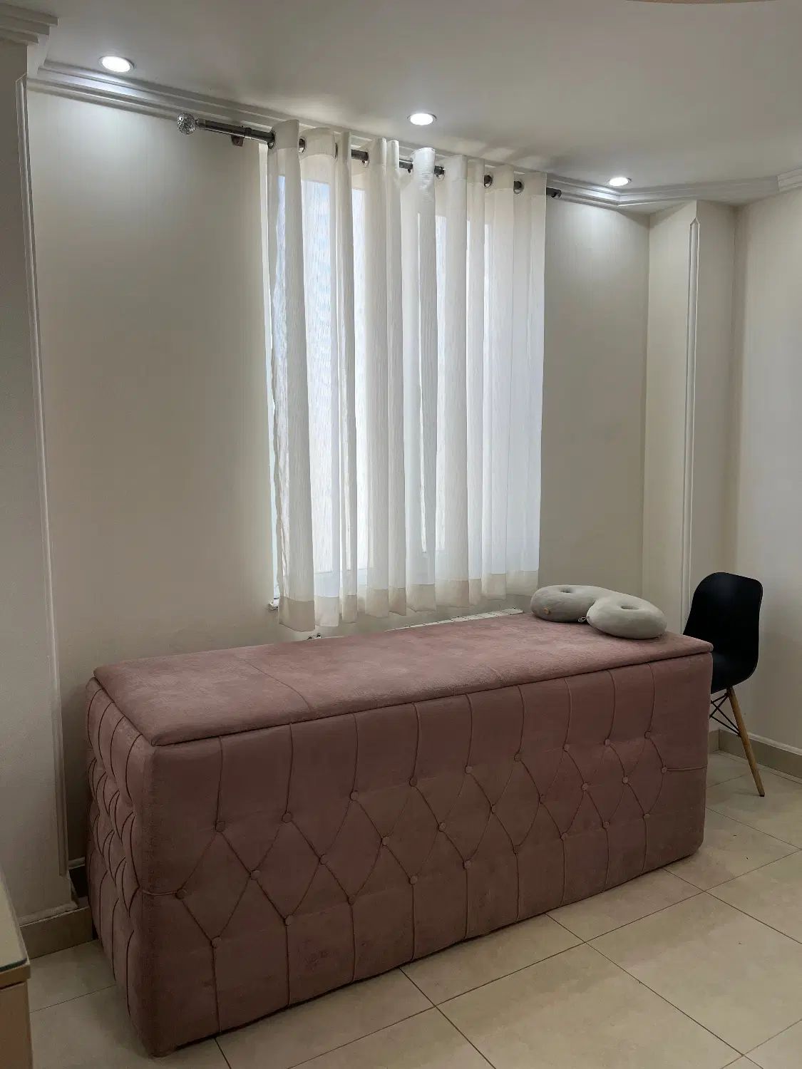 تخت پاکسازی پوست|آرایشگاه و سالن‌های زیبایی|رشت, گلسار|دیوار