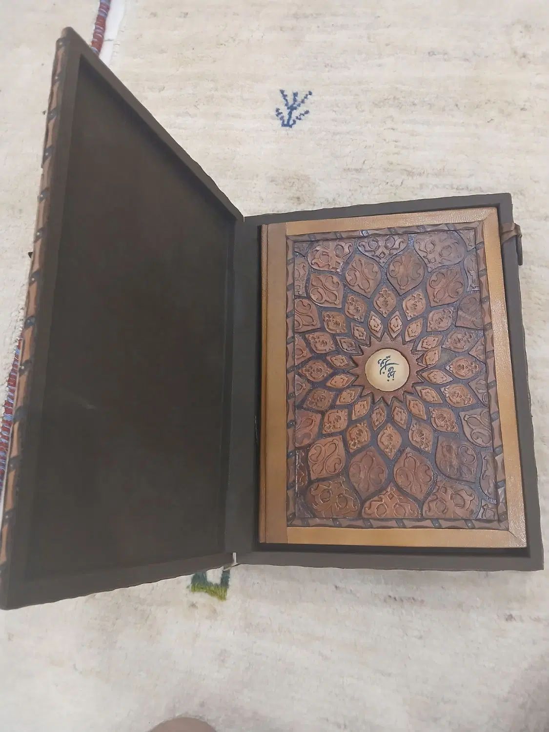 دیوان حافظ نفیس جعبه دار با چرم طبیعی|کتاب و مجله ادبی|تهران, منیریه|دیوار