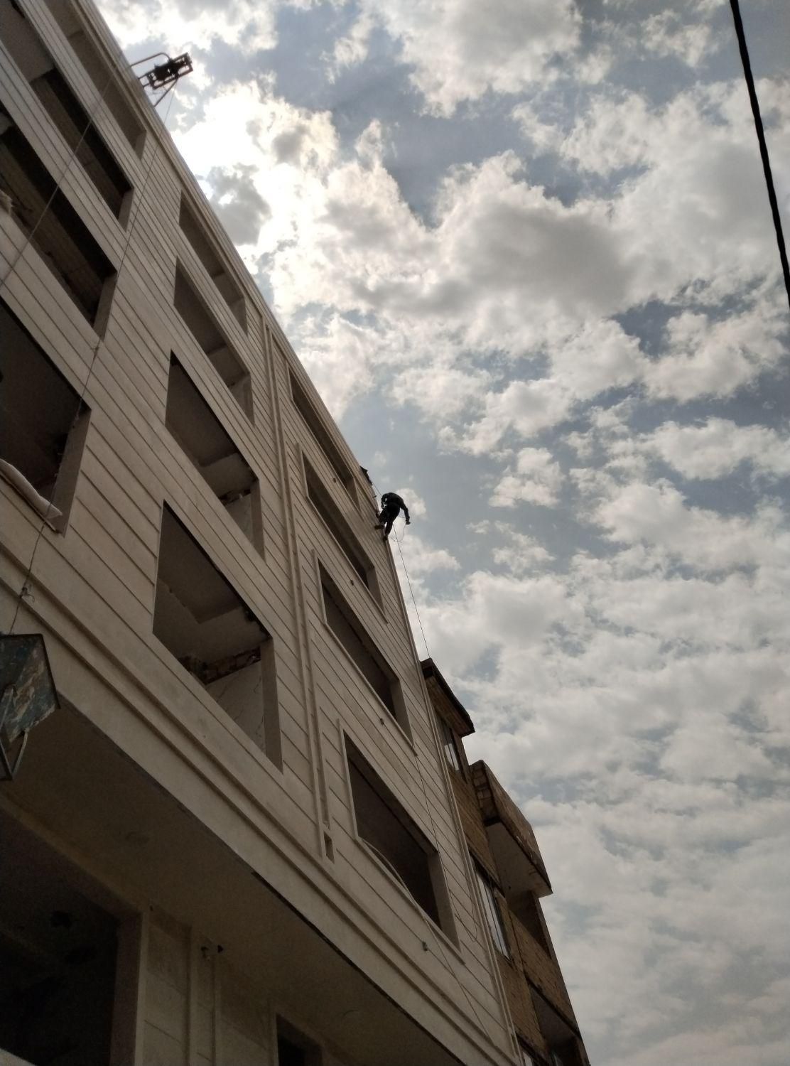 پیچ ورولپلاک رول پلاک کردن سنگ نما باطناب راپل کار|خدمات پیشه و مهارت|قدس, شهر‌قدس|دیوار