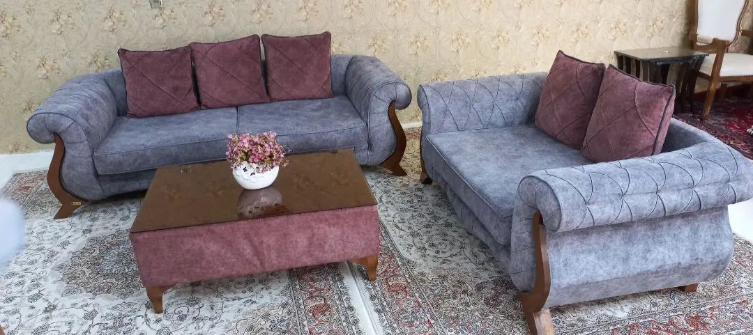 راحتی شرکتی ۵ نفره در حد نو با میز و شیشه هفت میل|مبلمان خانگی و میز عسلی|اراک, |دیوار