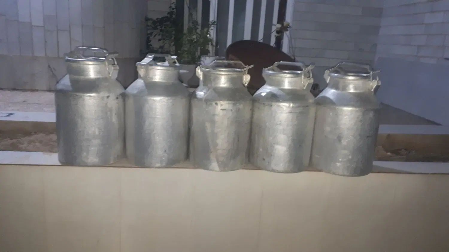 ظرف حمل شیر۲۰لیتری سرداردرحدنو دونه ۱،۵۰۰|ظروف نگهدارنده، پلاستیکی، یک‌بارمصرف|فیروزآباد (فارس), |دیوار
