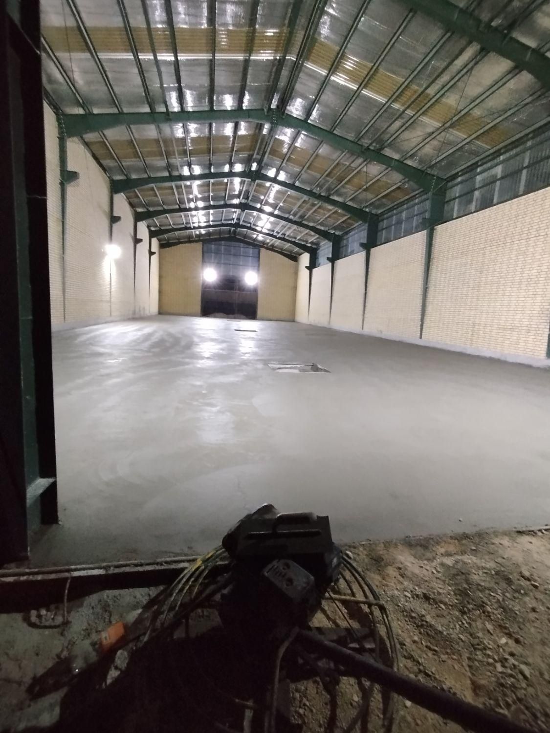 بتن ریزی کف سوله و محوطه با ماله پروانه ای|خدمات پیشه و مهارت|اصفهان, بهارستان|دیوار