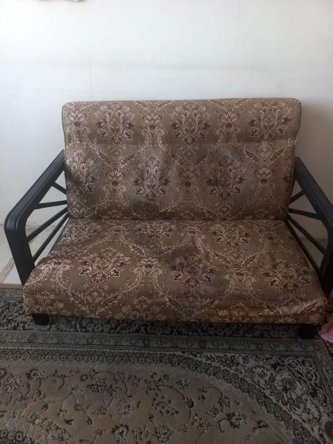 یه مبل۲نفره و۱مبل تکنفره|مبلمان خانگی و میز عسلی|قزوین, |دیوار