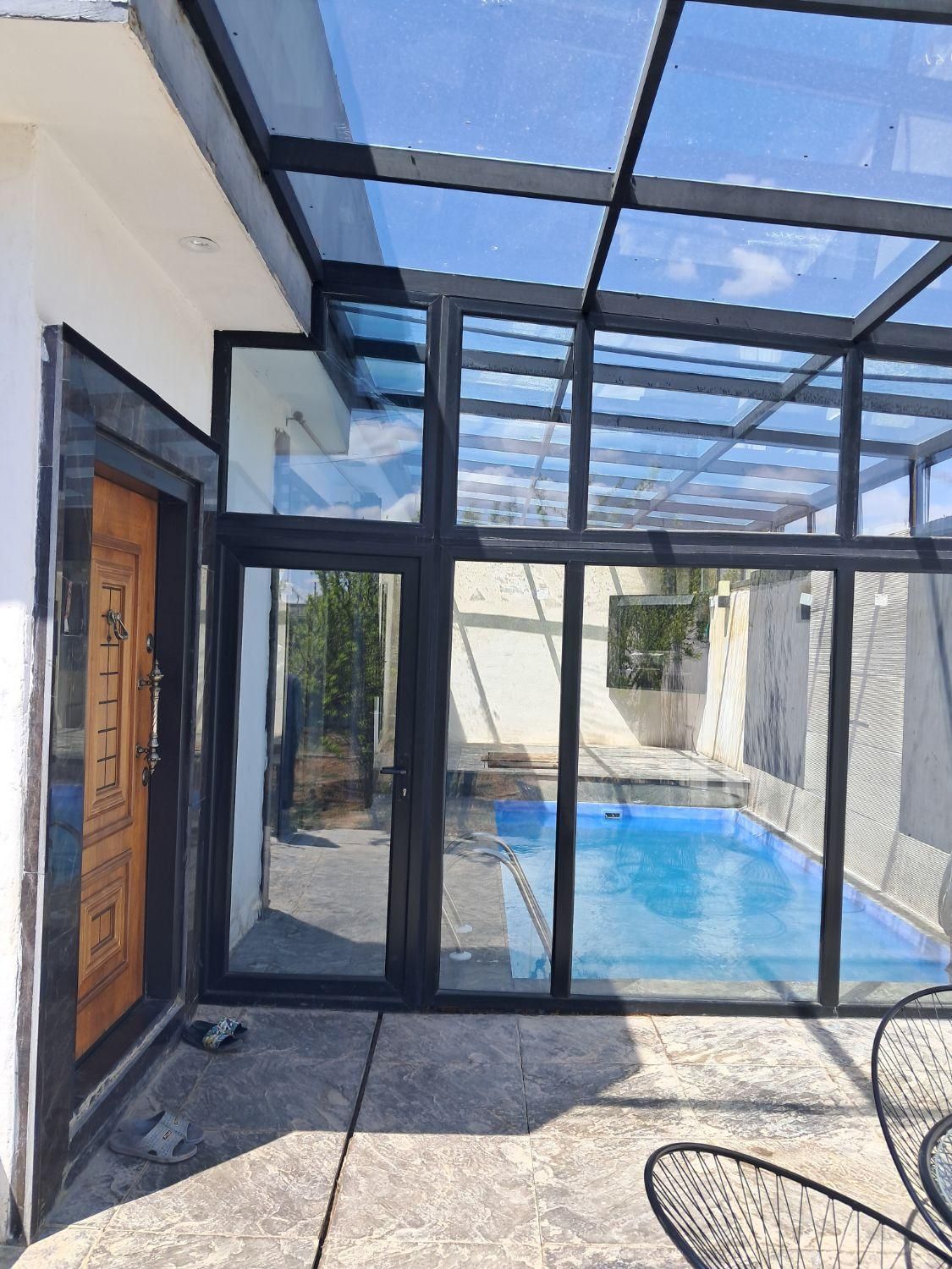 اجاره روزانه ویلا خاص استخر آب گرم سقف شیشه ای|اجارهٔ کوتاه‌مدت ویلا و باغ|دماوند, دماوند|دیوار