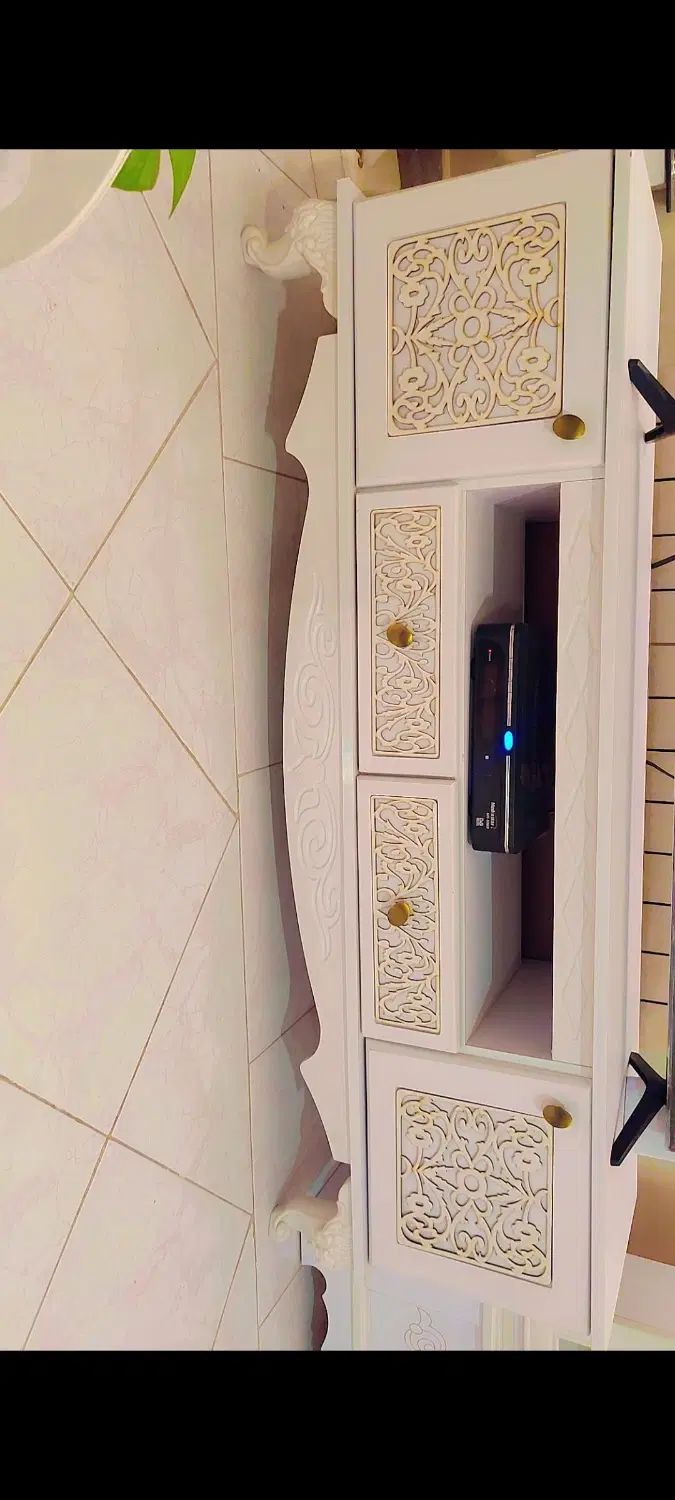 میز تلویزیون درحدنو ۲/۵۰۰/۰۰۰تومان|میز تلویزیون|اصفهان, خانه اصفهان|دیوار