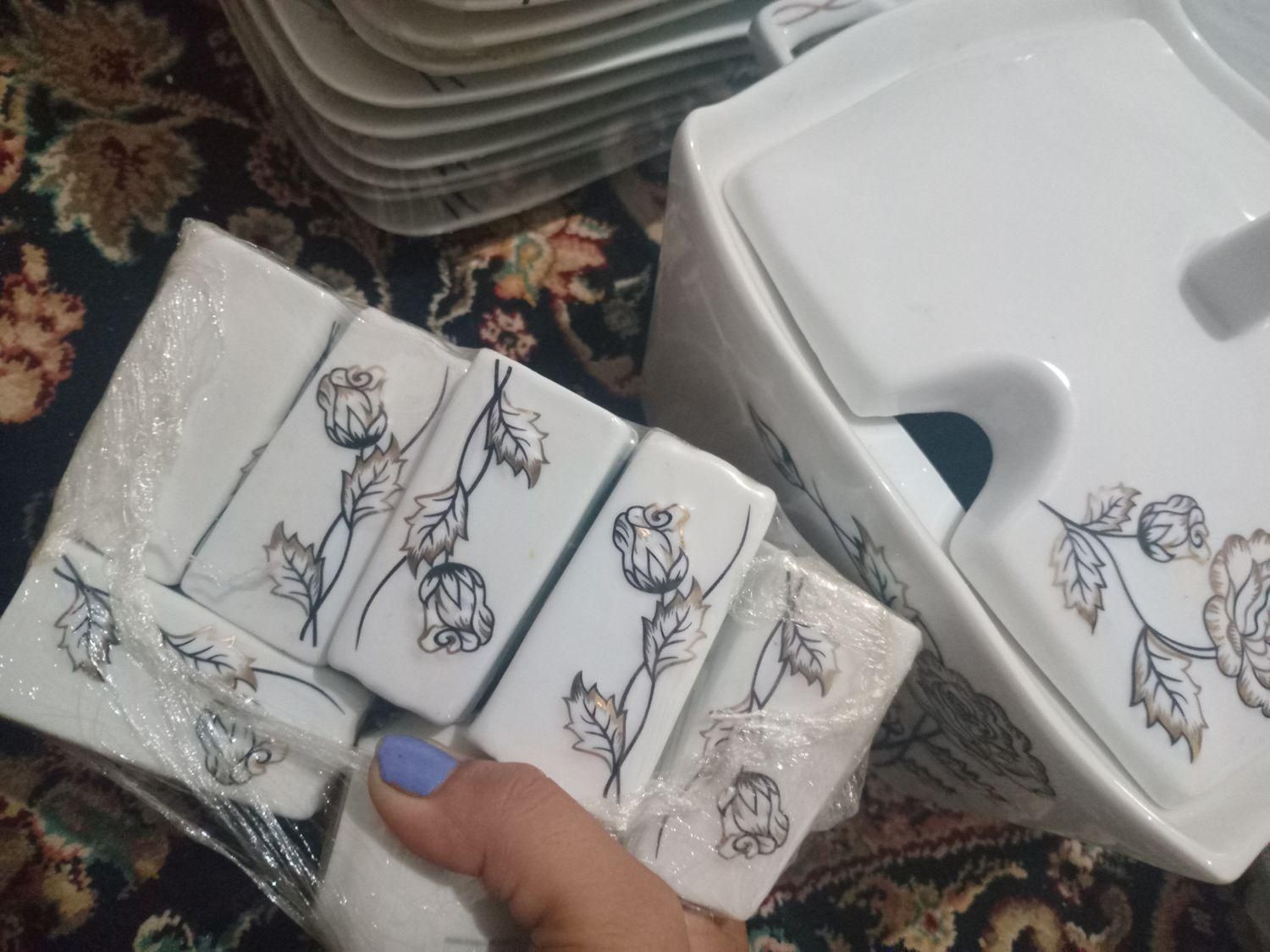 سرویس چینی ۱۸ نفره گل برجسته کامل|ظروف سرو و پذیرایی|مشهد, گرجی علیا|دیوار