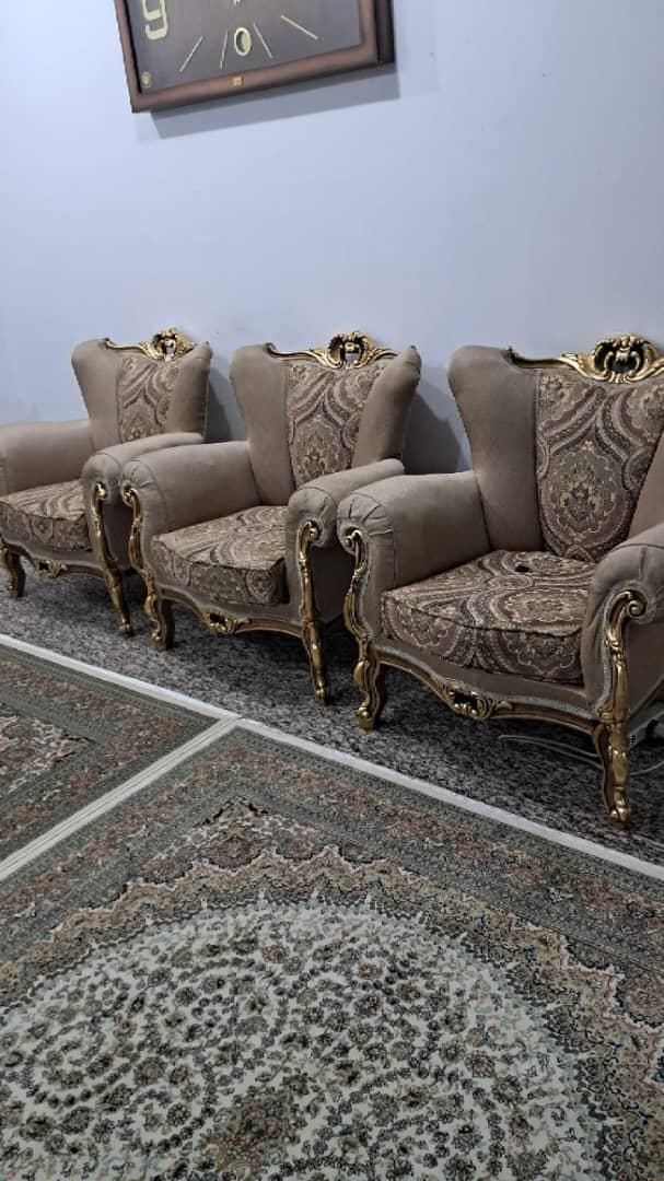 مبل سلطنتی تمیز نه نفره همراه عسلی|مبلمان خانگی و میز عسلی|مریوان, |دیوار
