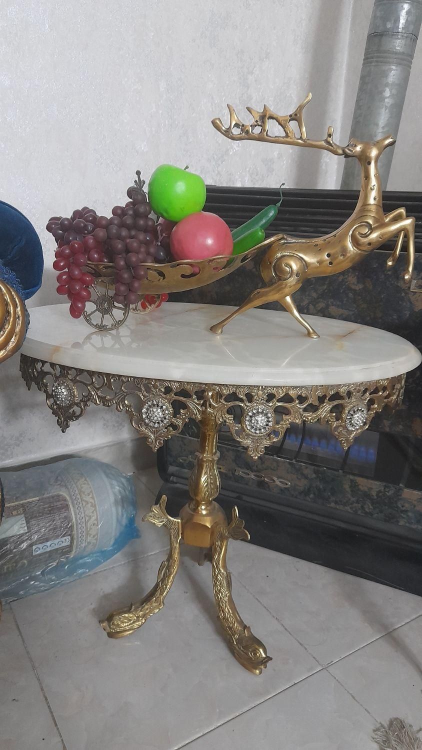 دوعدد میز عسلی میز تلفن یا گلدان برنجی برنزی|صنایع دستی و سایر لوازم تزئینی|تهران, شادآباد|دیوار