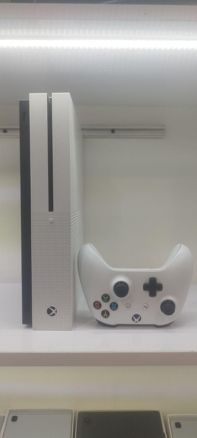 کنسول Xbox one s فول بازی دو دسته یک ترابایت|کنسول، بازی ویدئویی و آنلاین|کرج, کوی امامیه|دیوار