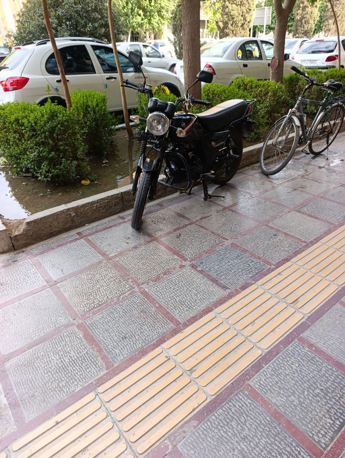 لاکی 401درجه یک|موتورسیکلت|لنجان, |دیوار