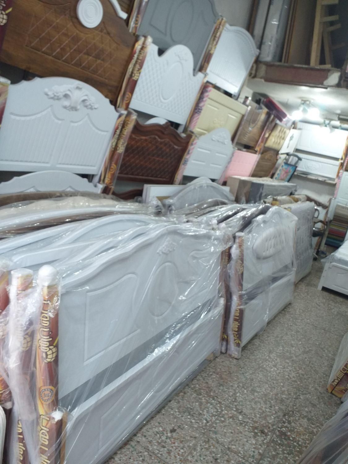 تخت و تشک|تخت و سرویس خواب|صومعه‌سرا, |دیوار