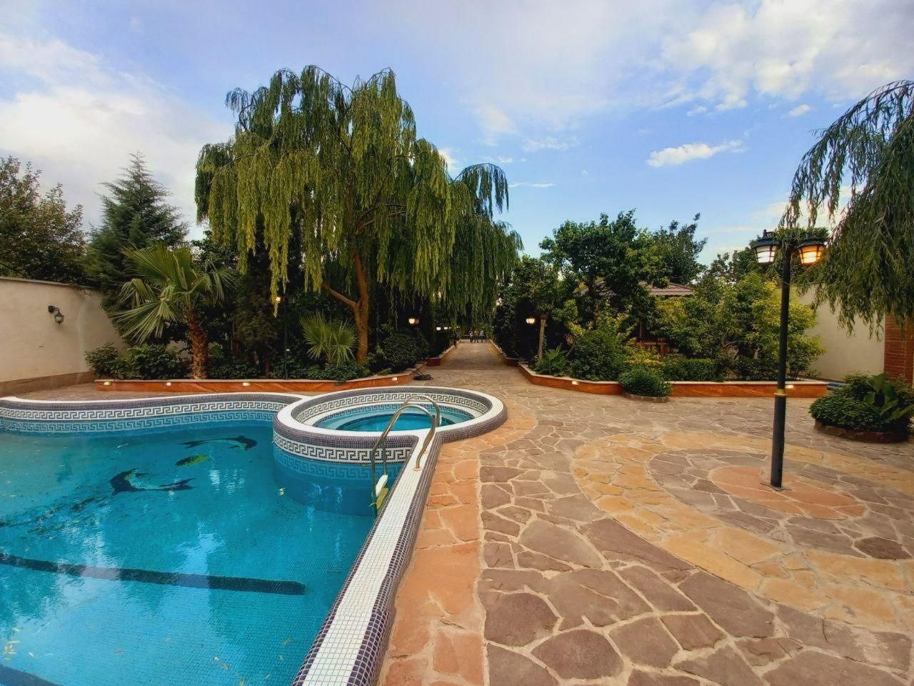 ویلاباغ ۶۸۰ متری استخردار + جکوزی+جنگلی|فروش خانه و ویلا|چمستان, |دیوار