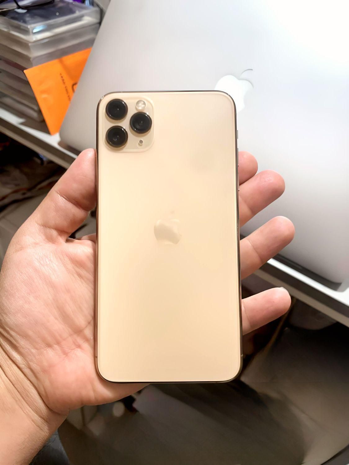 آیفون 11pro max  و گوشی ساده|موبایل|قم, انسجام|دیوار