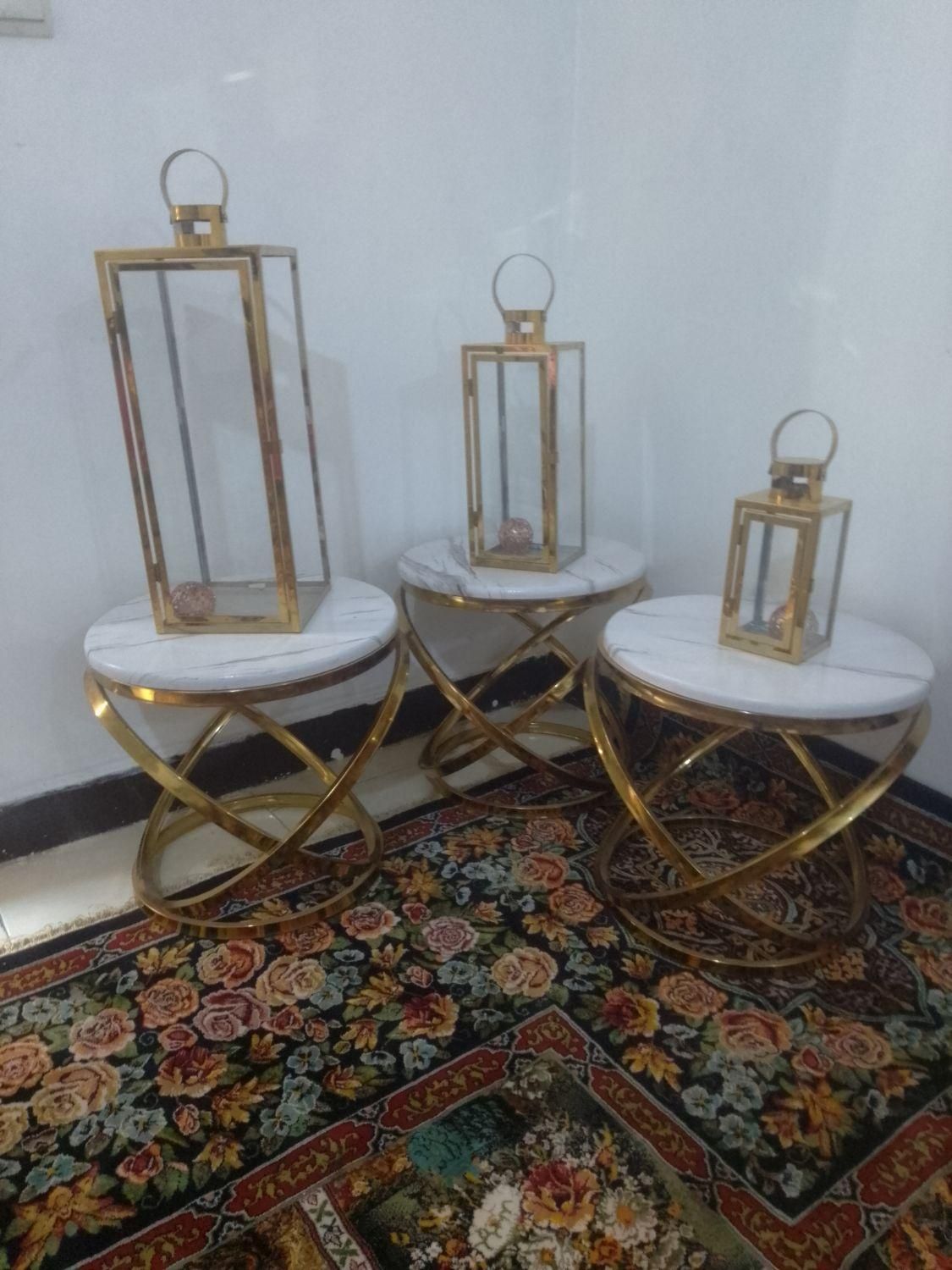 سه عدد فانوس طلایی و سه عسلی ست خودش ب فروش میرسه|مبلمان خانگی و میز عسلی|رباط‌کریم, |دیوار