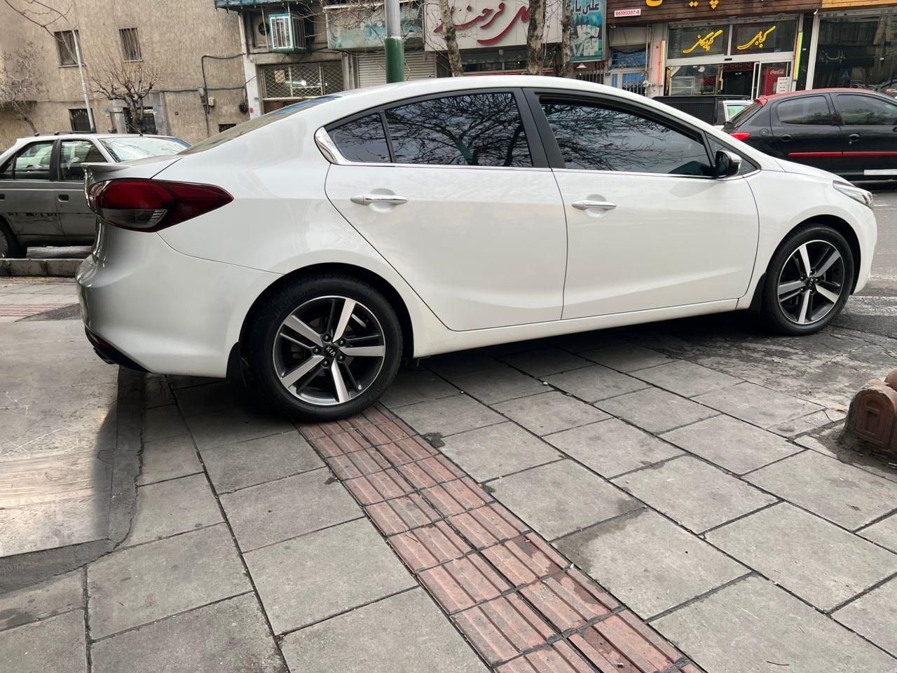 کیا سراتو اتوماتیک 2000cc، مدل ۲۰۱۷|خودرو سواری و وانت|تهران, فاطمی|دیوار