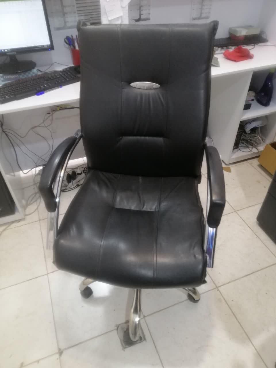 صندلی سالم و تمیز چرخ ها و جک سالم قیمت ۲۷۰۰|مبلمان اداری|فولادشهر, C7|دیوار