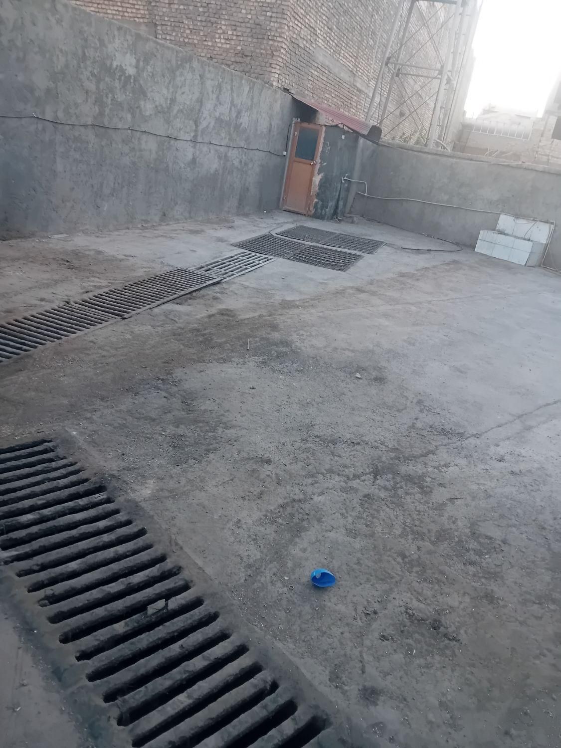 گاراژ ۱۱۰۰ متر... مناسب مجتمع فنی|اجارهٔ دفتر صنعتی، کشاورزی، تجاری|یزد, |دیوار